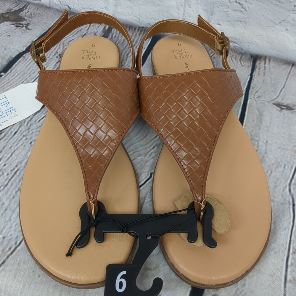 Time and Tru Women's Brown Woven Sandals